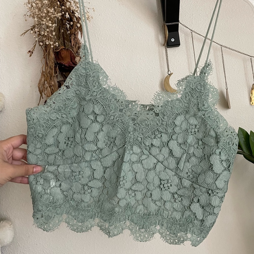 H&M Lace trimmed cropped camisole